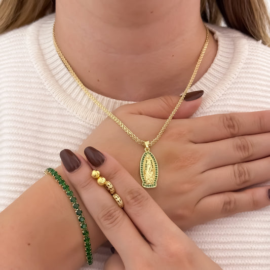 Cadena Tejido Chino de Dama de 45cm de 3mm + Virgen de Guadalupe  Micro Circones Verde Esmeralda + Pulseras Tennis  Verde Esmeralda + Candongas Lisa + Topo Diamantado de 6mm en Oro Laminado 18k con Garantia de por vida