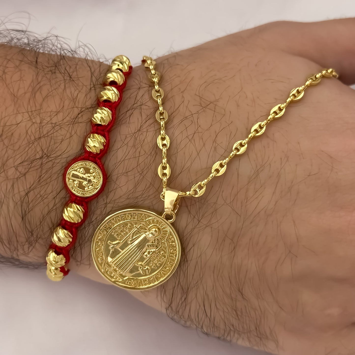 Cadena Tejido Gucci de hombre de 60cm de 3mm + San Benito Redondo + Pulseras  San Benito Balin Italiano de 6mm en Oro Laminado 18k con Garantia de por vida
