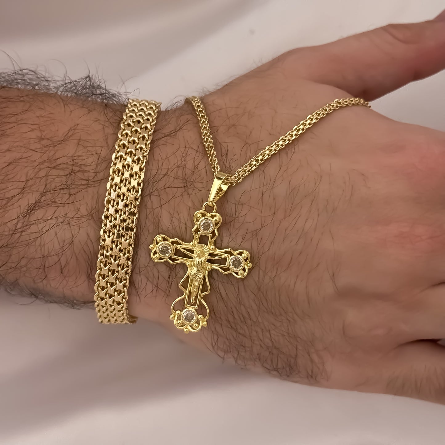 Juego Tejido Chino Hombre de 60cm de 3mm + Cruz Cristo Madero + Pulseras Tejido Chino Grueso de 20cm de 8mm en Oro Laminado 18k con Garantia de por vida