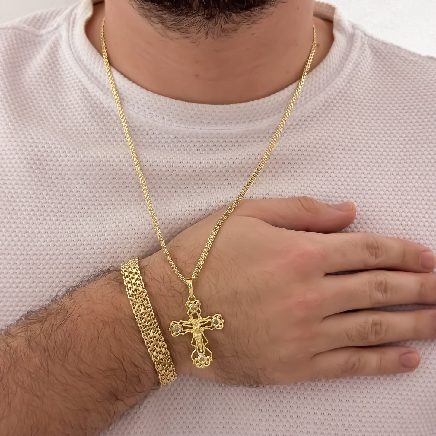 Juego Tejido Chino Hombre de 60cm de 3mm + Cruz Cristo Madero + Pulseras Tejido Chino Grueso de 20cm de 8mm en Oro Laminado 18k con Garantia de por vida