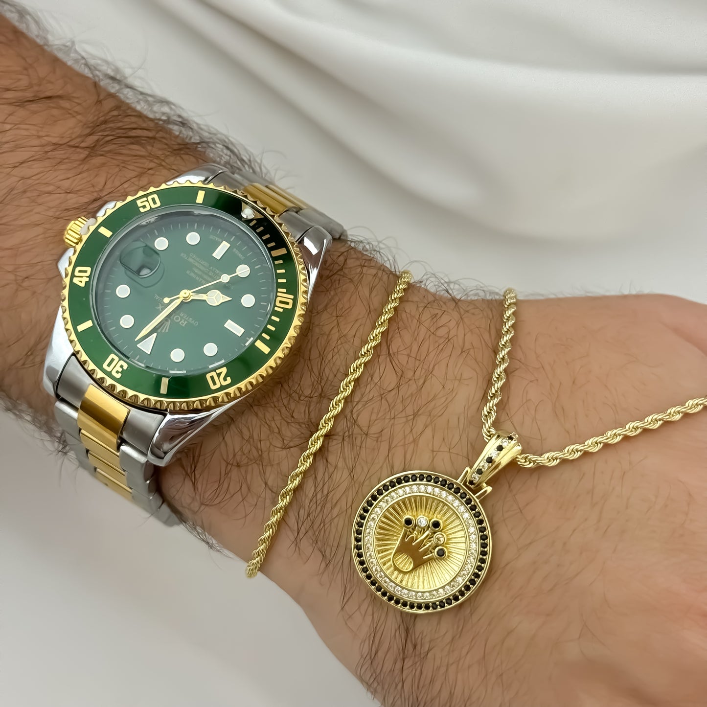 Conjunto Cadena Lazo de 60cm de 3mm + Corona Rolex Micro Circones Verde + Pulsera Lazo de 20 cm de 3mm + Reloj Rolex Micro Circones Verde en Oro Laminado 18k con Garantia de por vida